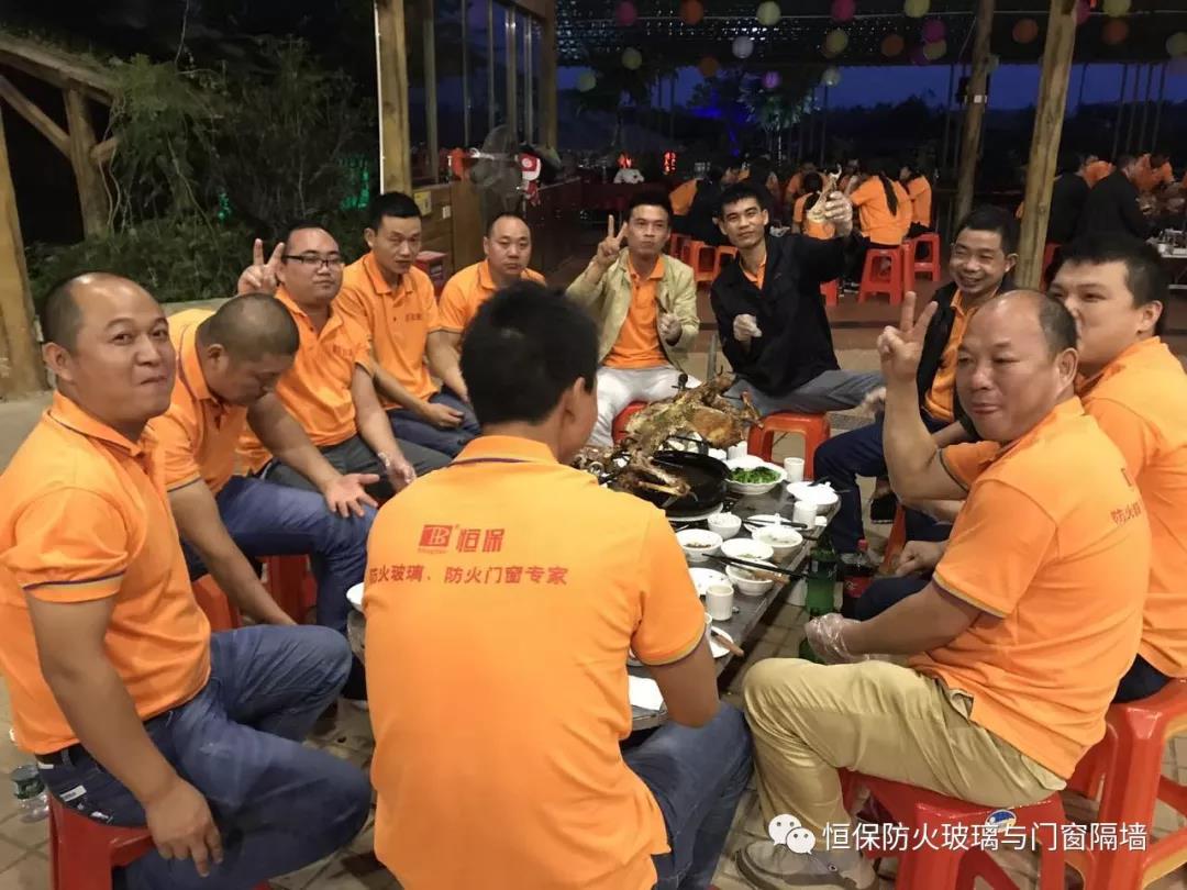 主題：“團(tuán)結(jié)”與“效率”！精誠(chéng)團(tuán)結(jié)、再創(chuàng)新高！ --記公司在2017年10月17日組織了一場(chǎng)高明盈香戶(hù)外拓展旅游活動(dòng)